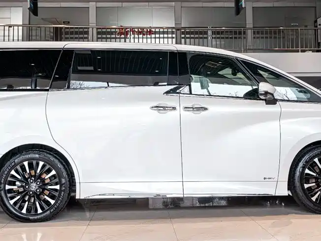 Toyota Alphard 2024 Hybrid 2.5L Ultimate Enjoyment Edition фото 4
