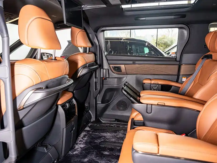 Toyota Alphard 2024 Hybrid 2.5L Ultimate Enjoyment Edition фото 11