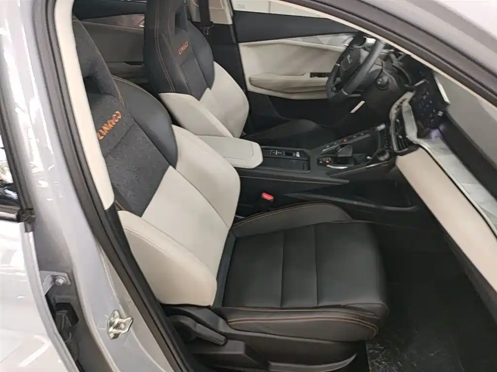 Lynk & Co 06 EM-P 2022 PHEV 84KM Range Pro фото 25