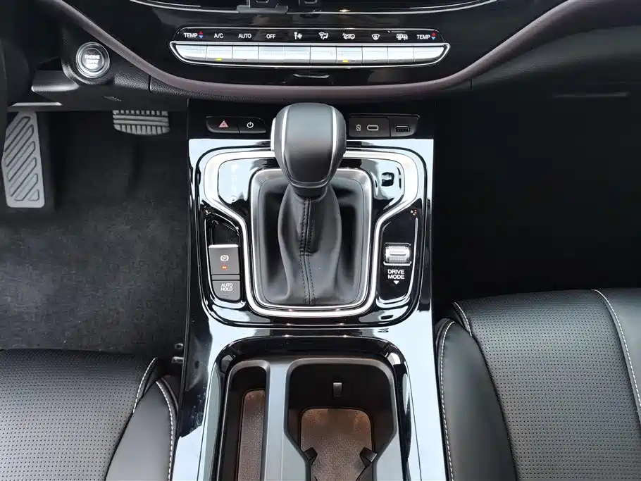 GAC Trumpchi Trumpchi M6 2025 2023 PRO 270T DCT Luxury Edition