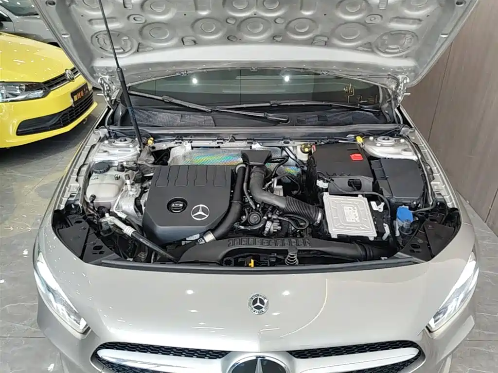 Mercedes-Benz A-Class 2019 Facelift A 200 L фото 20