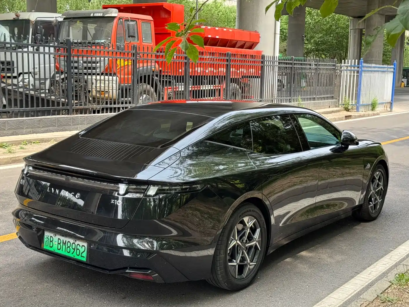 Lynk & Co Z10 2025 STARBUFF 95kWh 766km RWD фото 4