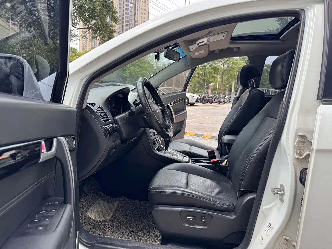 Chevrolet Captiva 2015 2.4L 2WD Urban Edition 7-seater фото 8