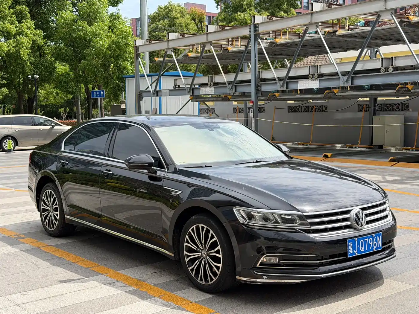 Volkswagen Phideon 2018 Facelift 380TSI FWD Business фото 3