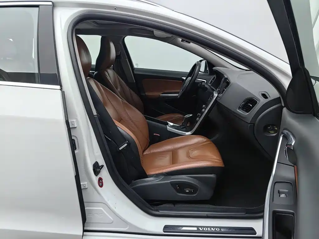 Фото 23 - Volvo V60