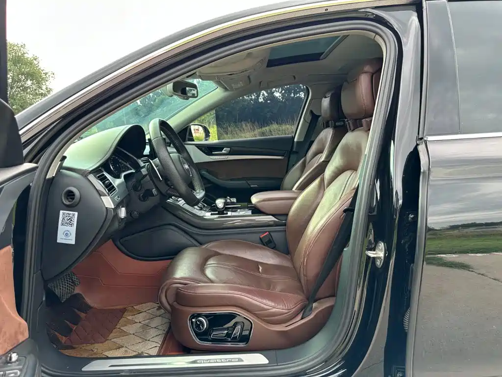 Фото 8 - Audi A8