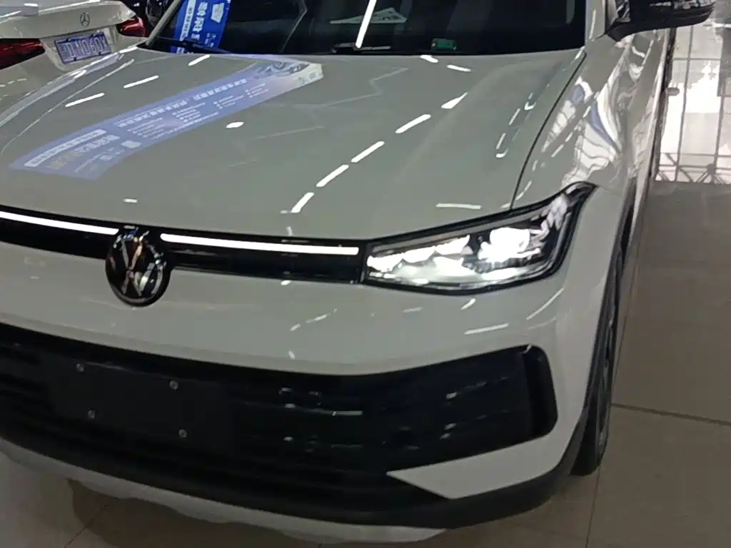 صورة 24 - Volkswagen Tharu