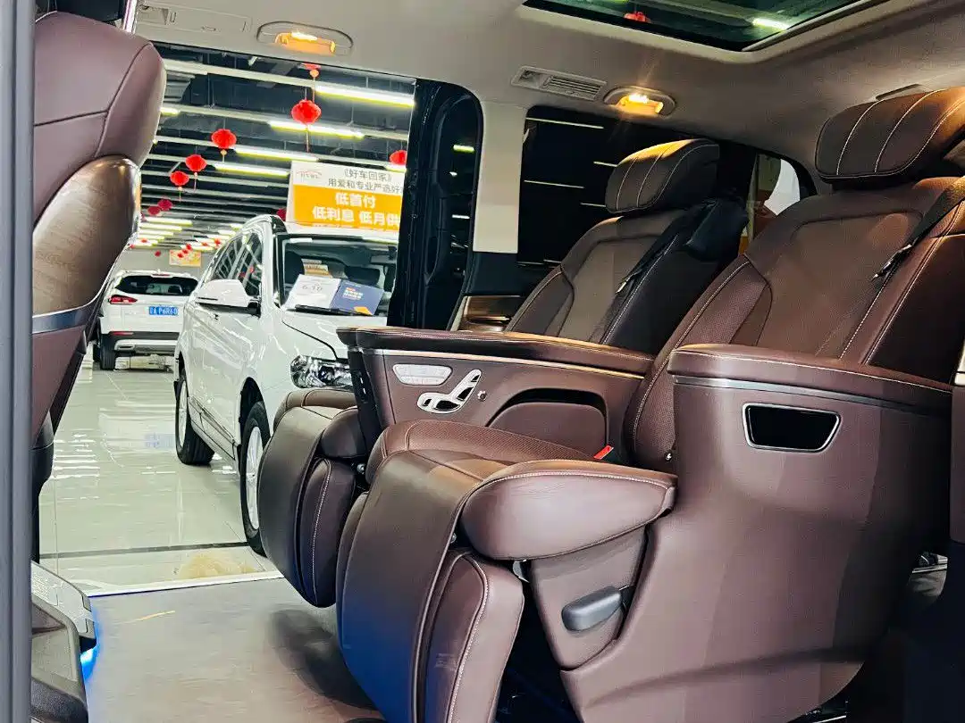 Mercedes-Benz V-Class 2022 V 260 L Long Wheelbase Luxury Edition фото 13