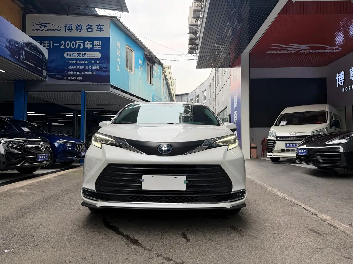 Toyota Sienna 2024 2.5L Hybrid Comfort Edition фото 2