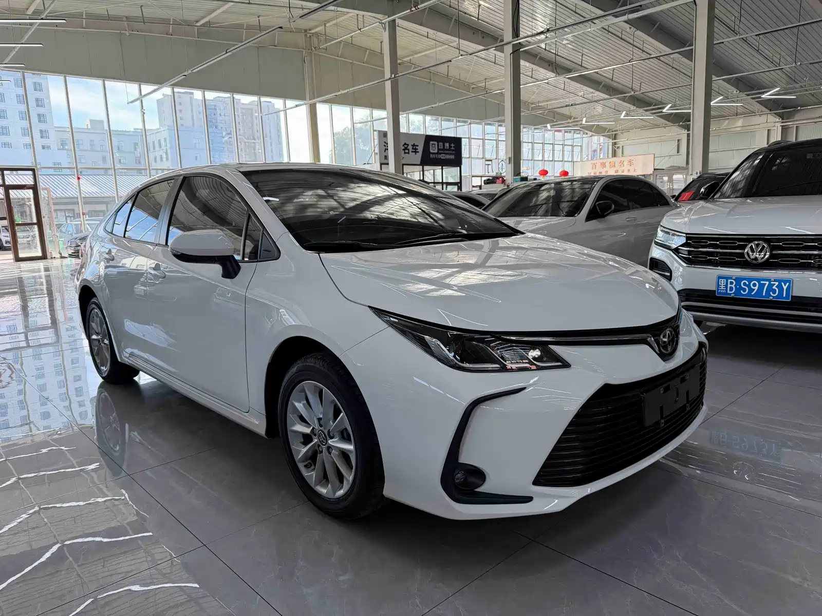 Фото 3 - Toyota Corolla