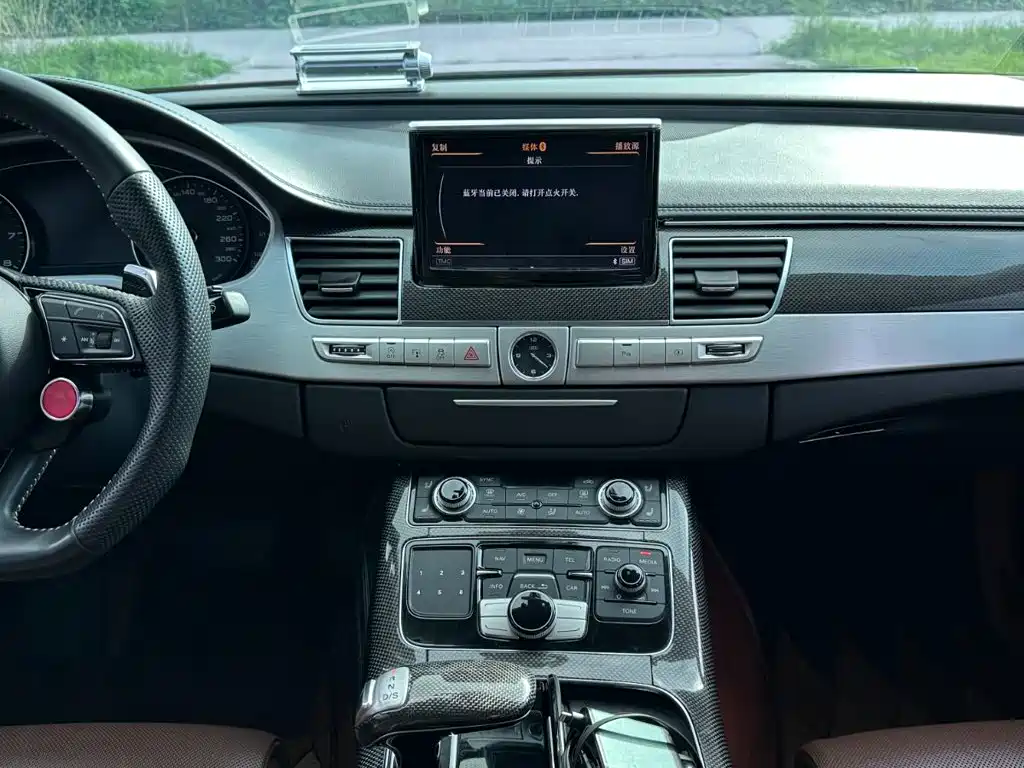 Фото 22 - Audi A8