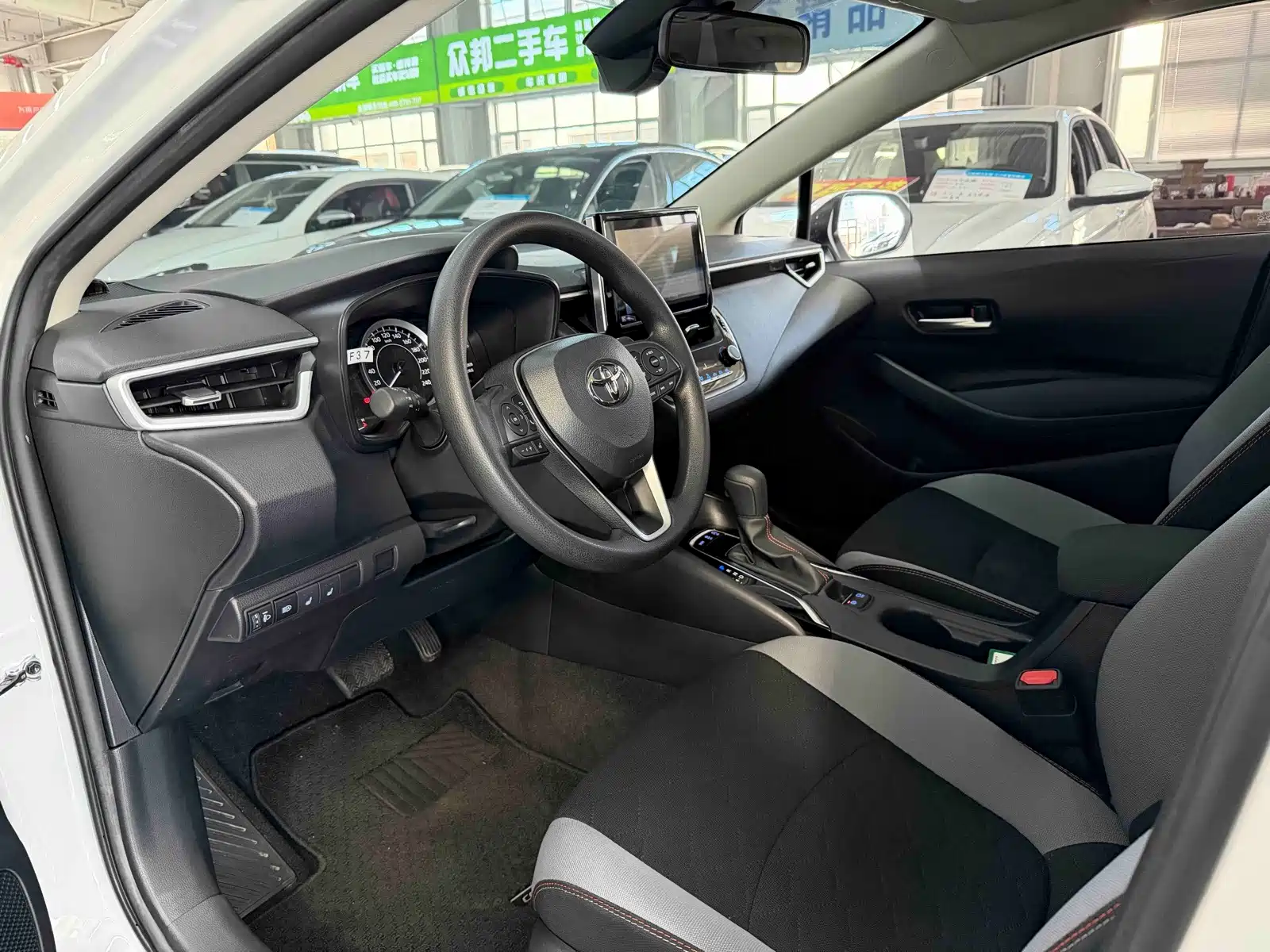 Фото 7 - Toyota Corolla
