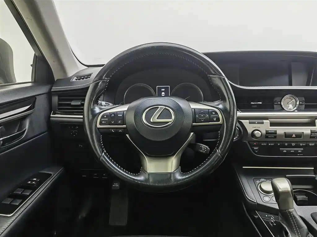 Lexus ES 2015 200 Elite Edition фото 11