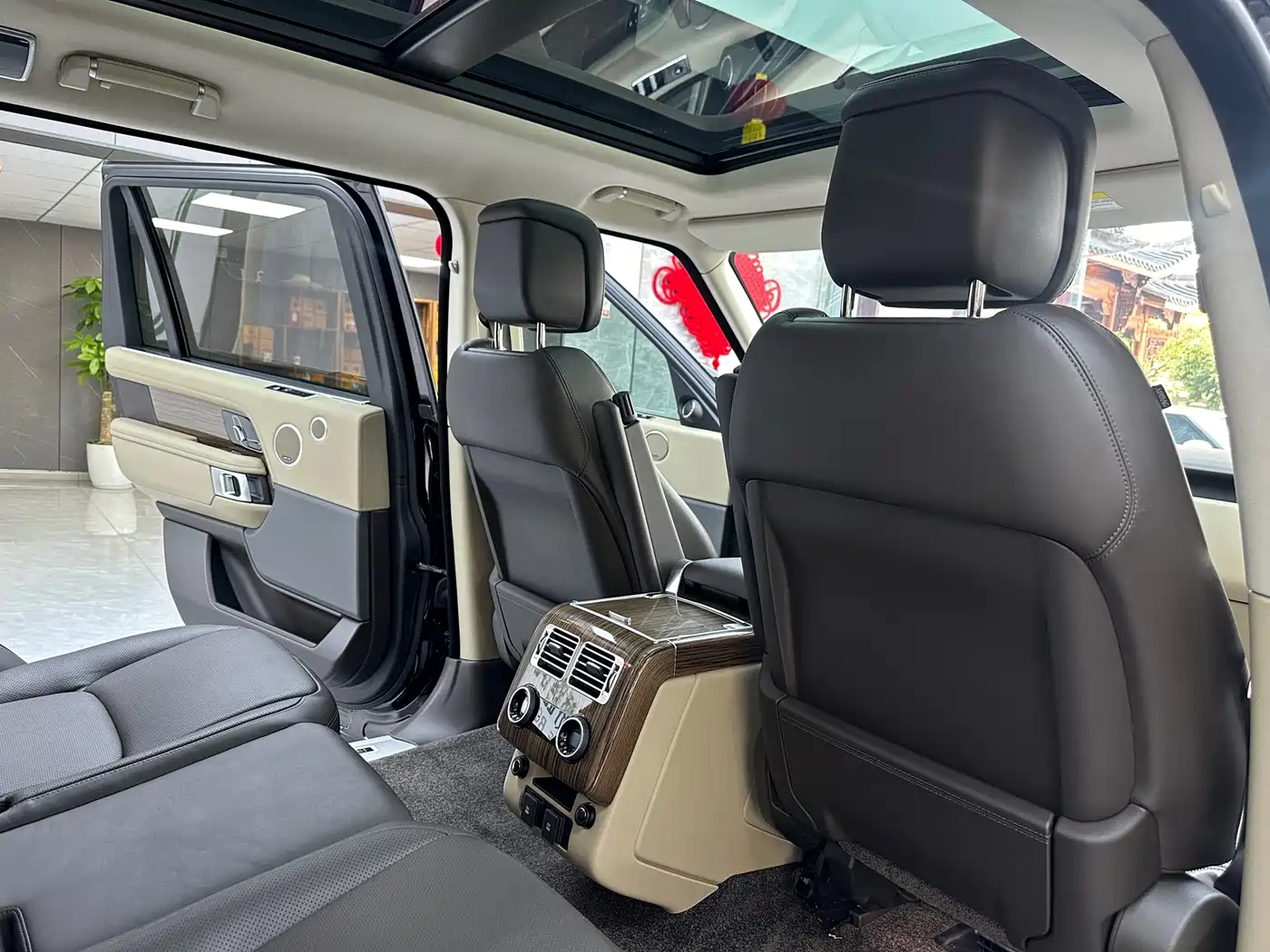 Land Rover Range Rover 2018 3.0 SC V6 Vogue Heritage Extended Edition фото 14