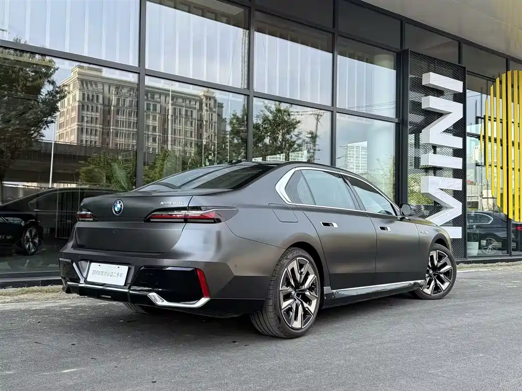 2025 BMW i7