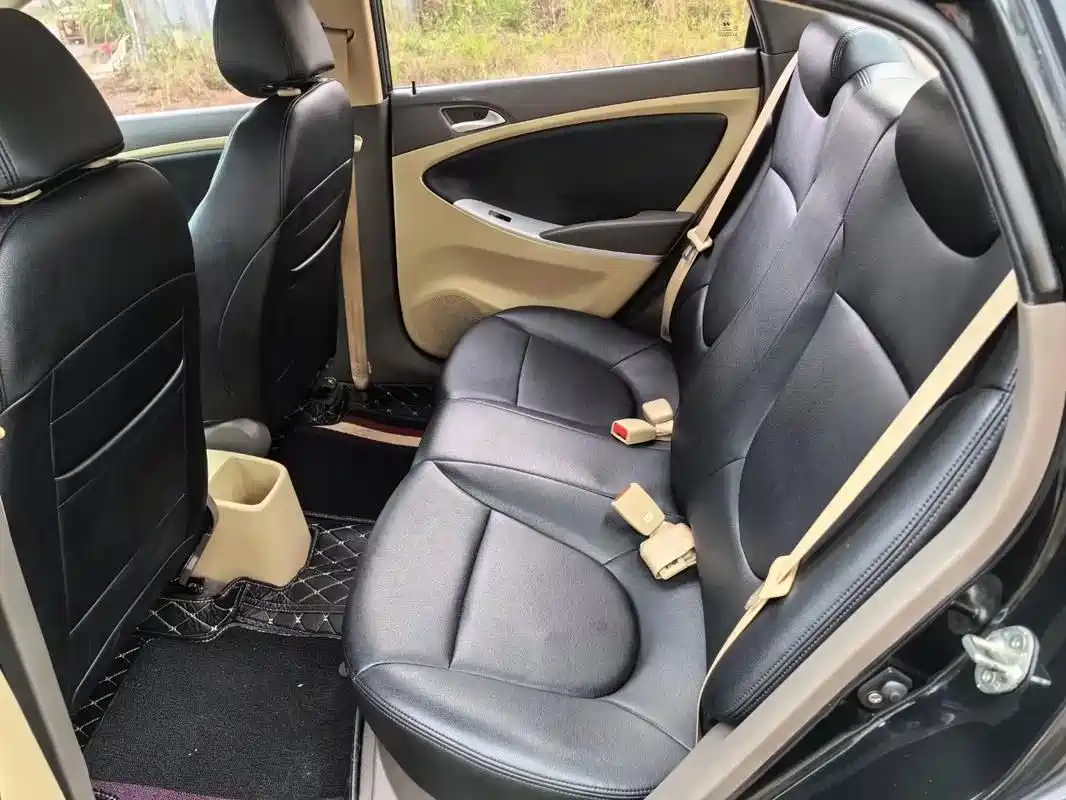 Hyundai Verna 2010 Sedan 1.4L Manual Comfort GS фото 9