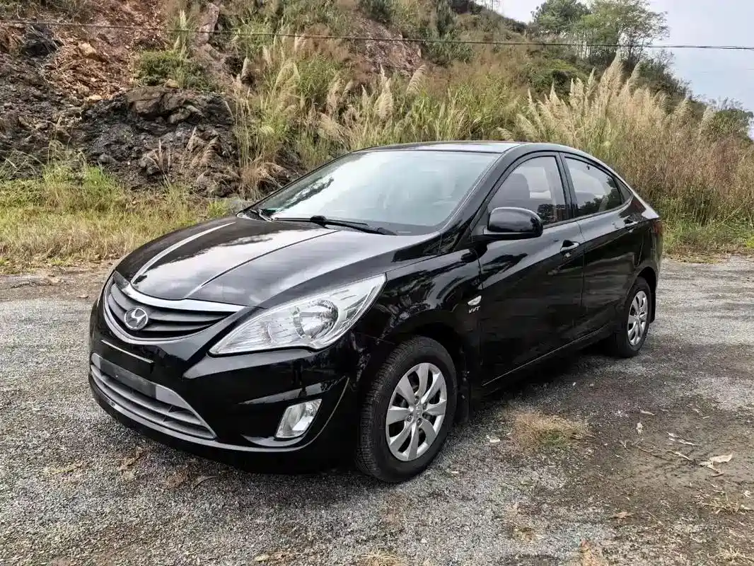 Hyundai Verna 2010 Sedan 1.4L Manual Comfort GS