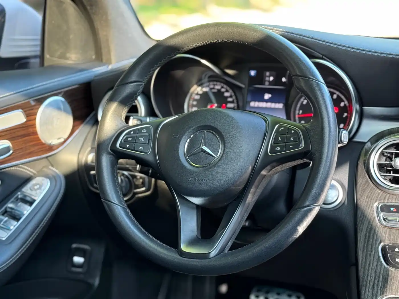 Mercedes-Benz GLC 2018 GLC 260 4MATIC Luxury фото 13