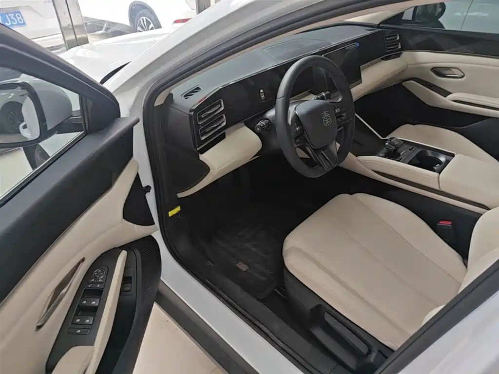 BYD Qin L 2024 DM-i 80KM Leading Edition фото 16