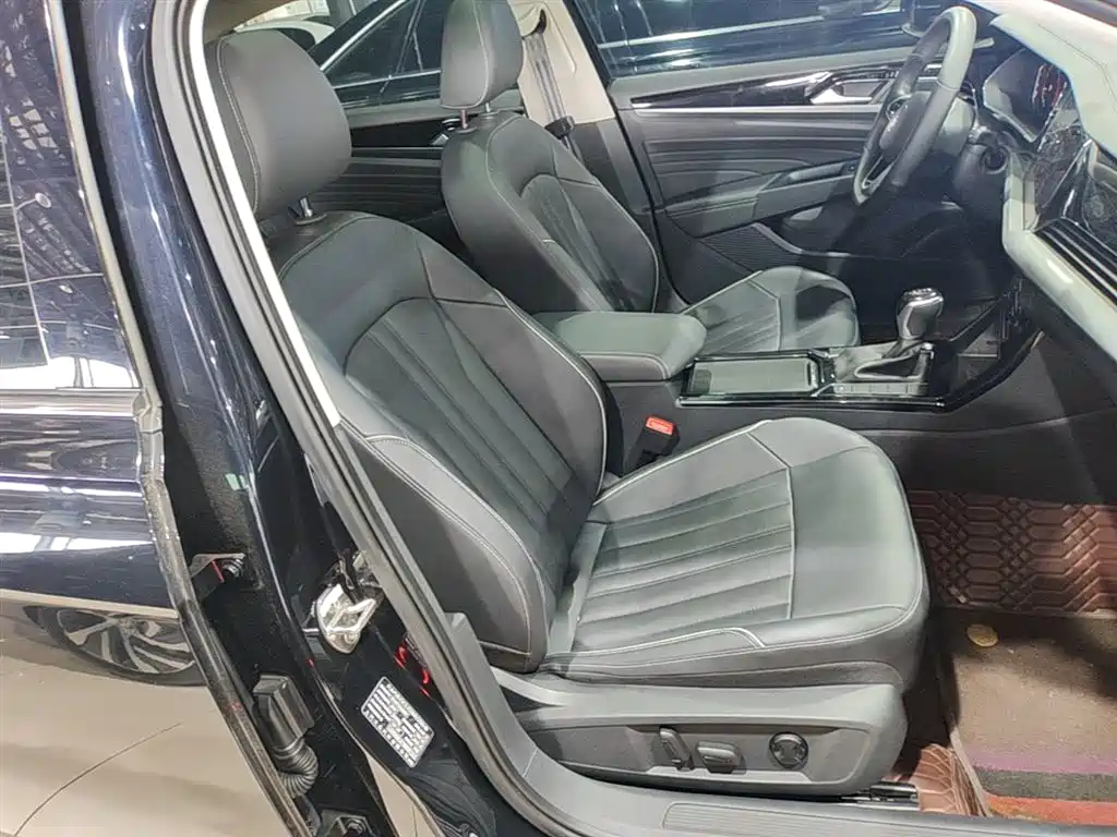 Volkswagen Passat 2023 330TSI Starlight Elite Edition фото 25