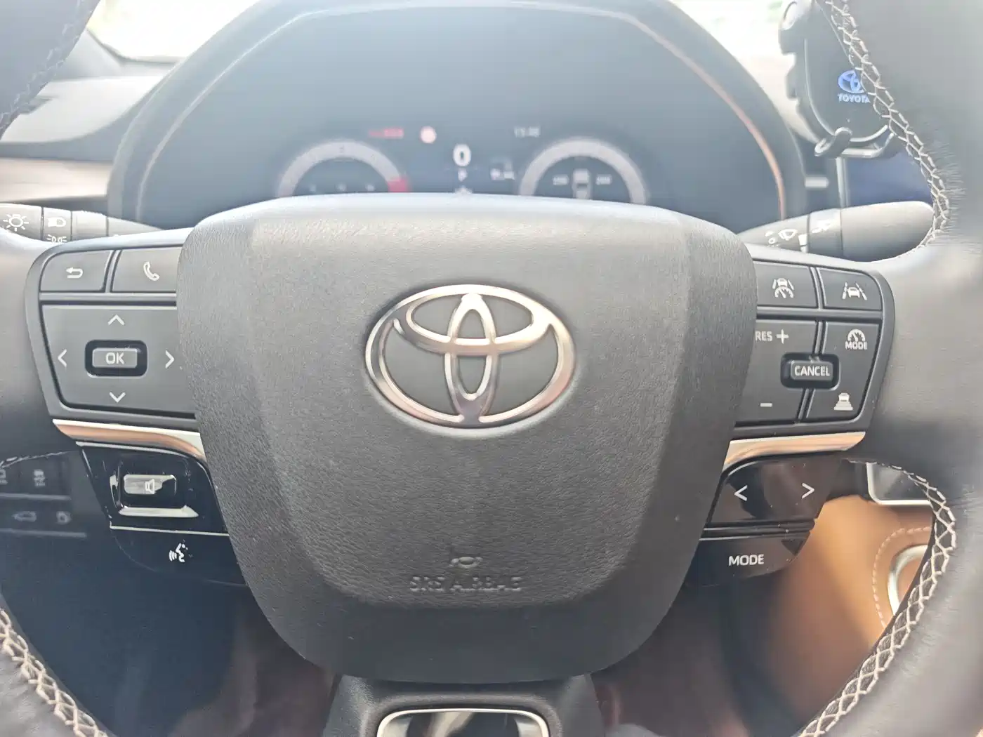 Toyota Avalon 2024 Model Hybrid 2.5L XLE Prestige Edition фото 15