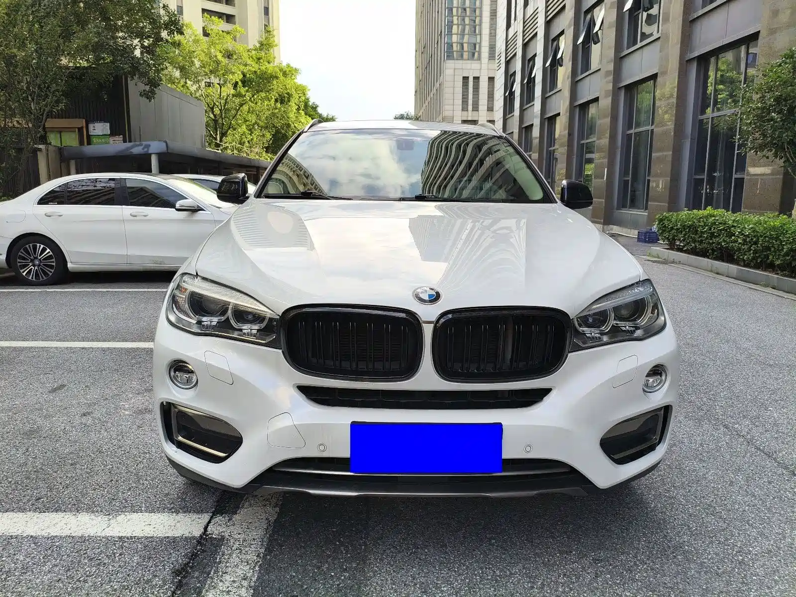 Photo 2 - BMW X6