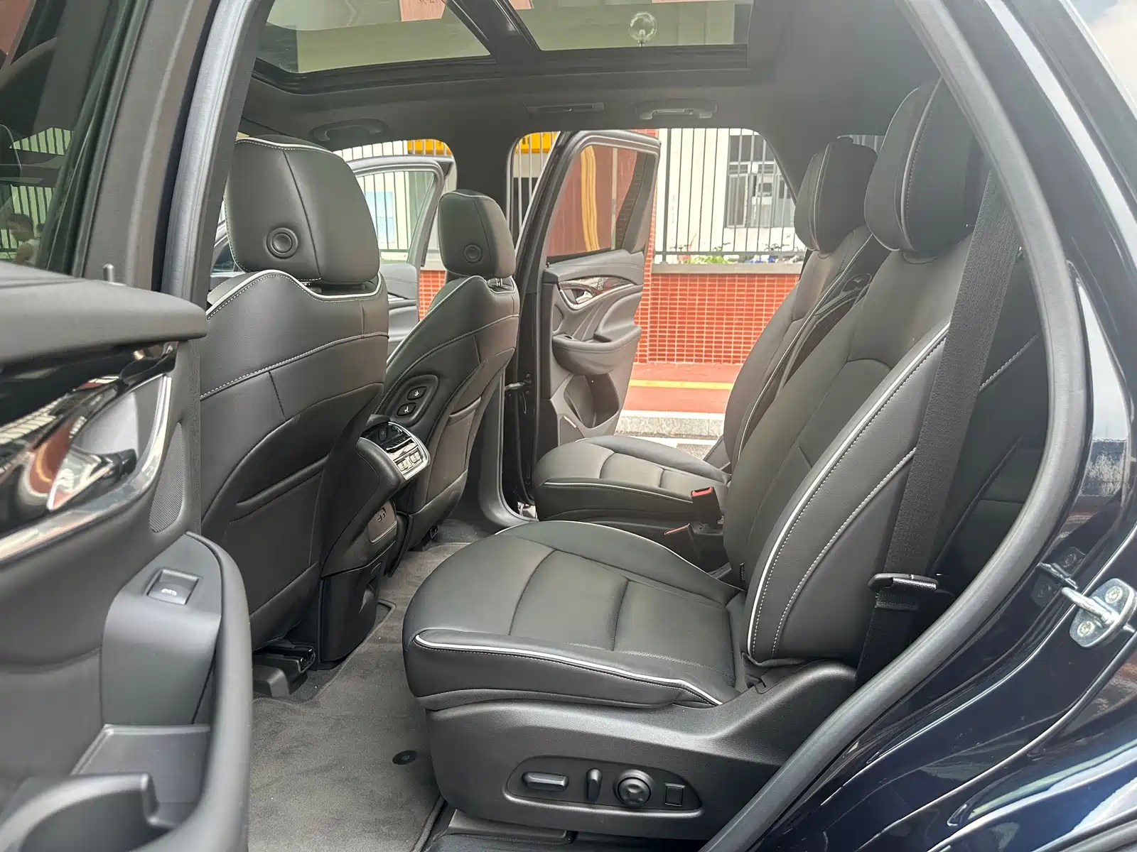 Photo 15 - Buick Enclave