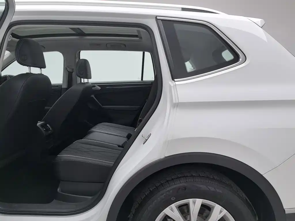 Фото 15 - Volkswagen Tiguan L