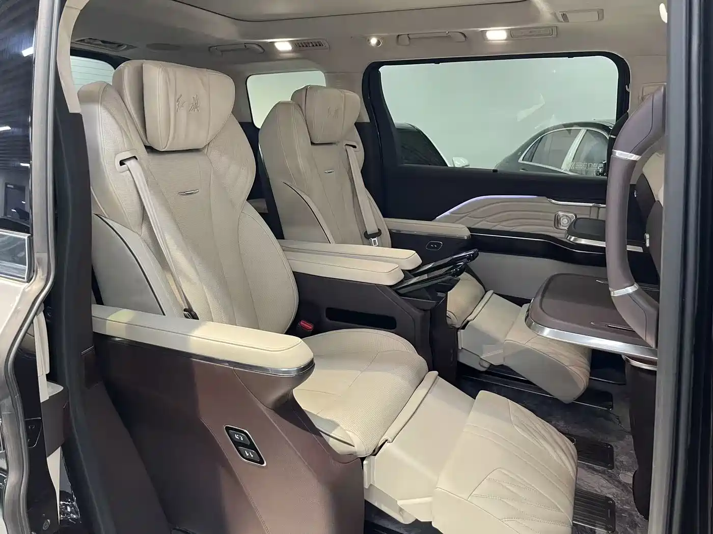 Hongqi HQ9 2023 2.0T Smart Connect Flagship фото 17