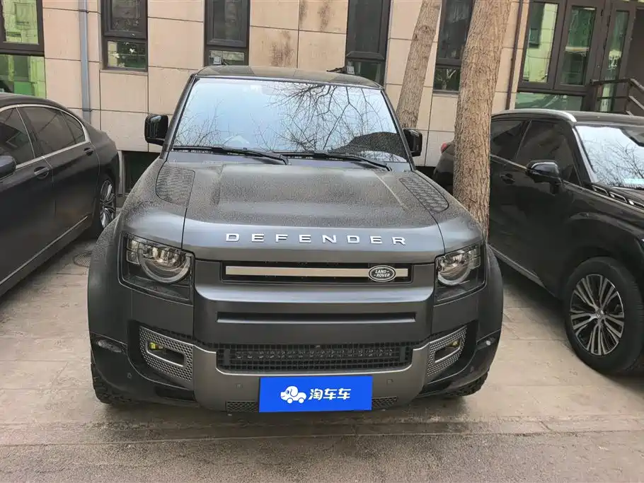 LAND ROVER DEFENDER