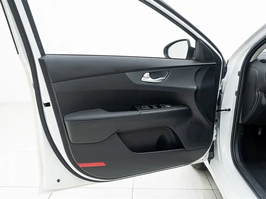 Kia K3 2024 1.5L CVT Comfort Premium Edition фото 13