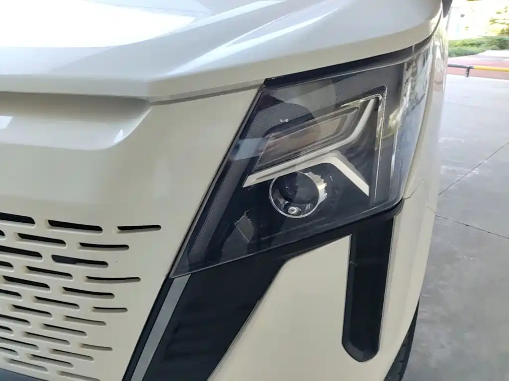 Dongfeng Yufeng Yufeng 2024 2023 V9+ 2.0T Manual FWD Multi-purpose Short Wheelbase Medium Roof 5/6 Seater
