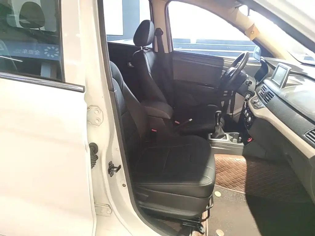 Dongfeng Fengguang Fengguang 330 2023 2019 1.5L 330S Manual Comfort China VI