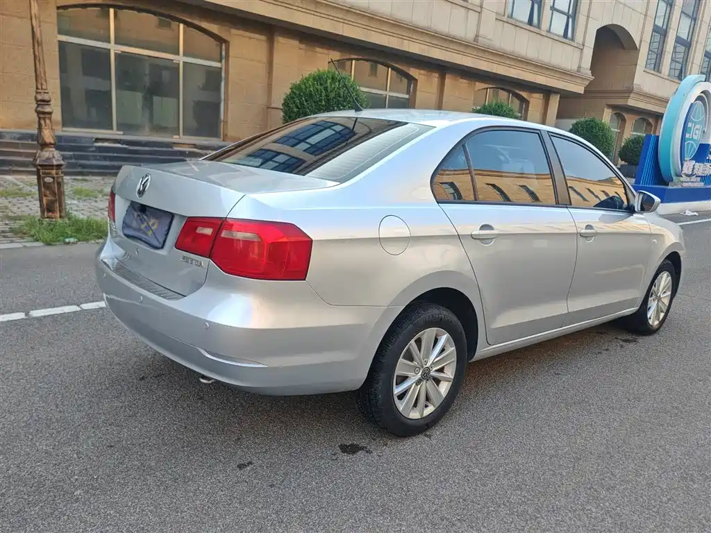 Фото 13 - Volkswagen Jetta