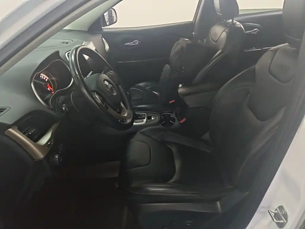 Jeep Cherokee 2018 2017 2.4L Leading Smart Edition