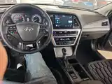 Photo 10 - Hyundai Sonata
