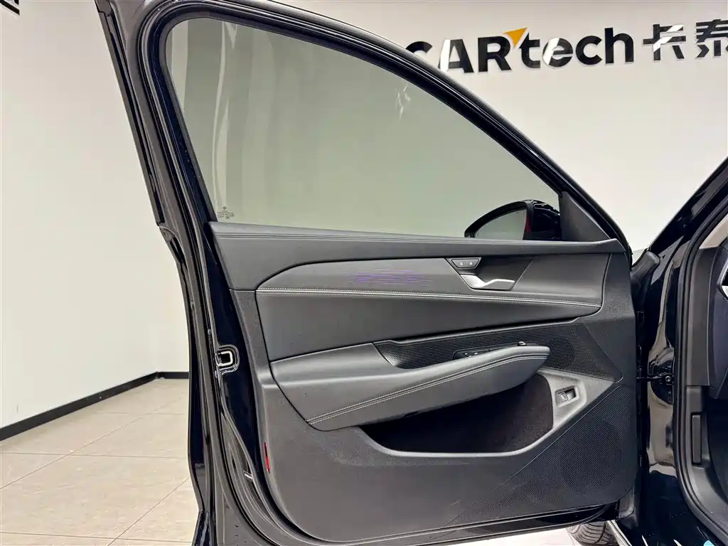 Volkswagen Passat 2025 Pro 380TSI Dragon Glory Edition фото 17
