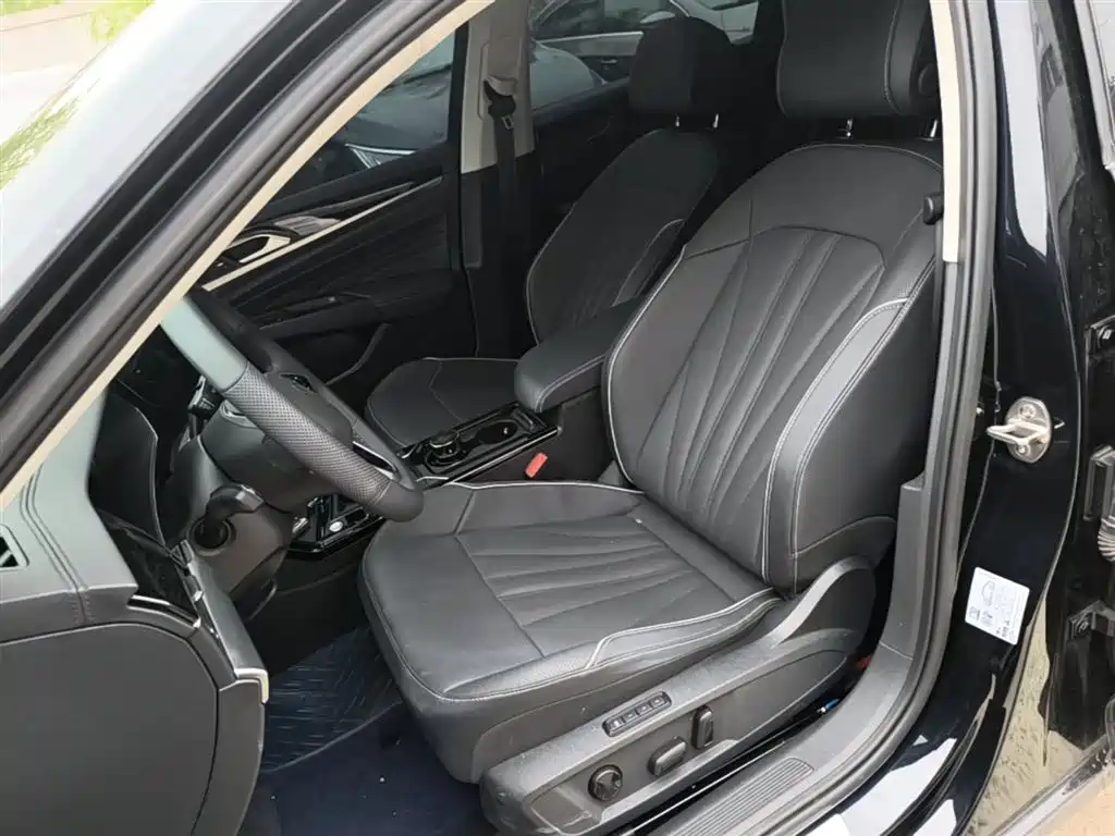 Volkswagen Passat 2024 330TSI Elite Edition фото 15