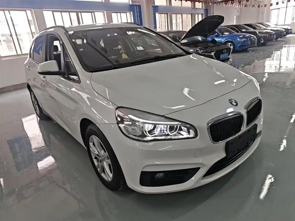 BMW 2 Series Touring 2016 218i Leading фото 4