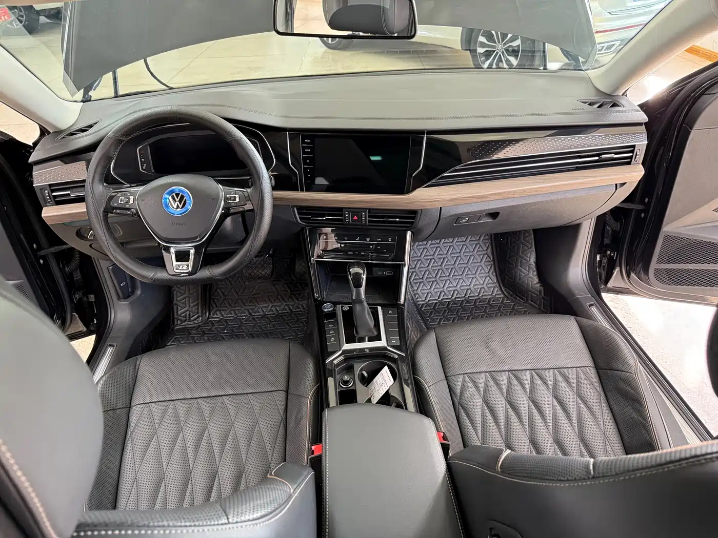 Volkswagen Passat 2021 Model 330TSI Luxury Edition фото 6