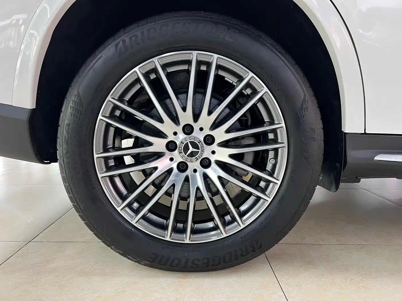 Mercedes-Benz GLC 2023 GLC 300 L 4MATIC Sport 5-Seater фото 28