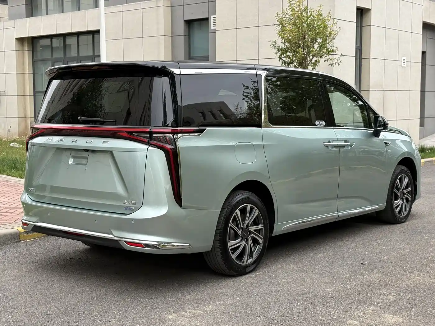 SAIC Maxus Dajia 9 2024 Super Hybrid Long Range Forest Edition 7-Seater фото 4