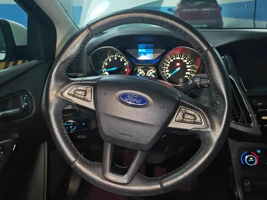 Фото 15 - Ford Focus