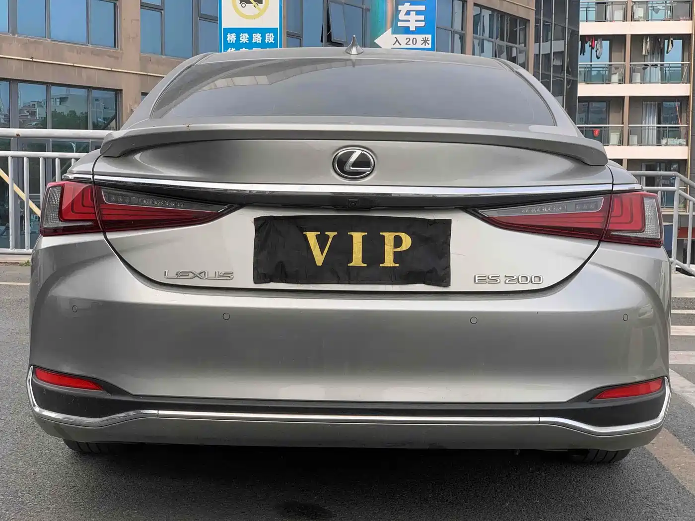 Фото 8 - Lexus ES