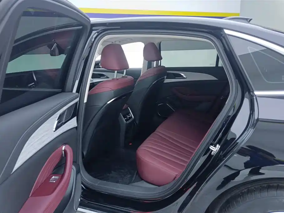 Hongqi H5 2025 1.5T DCT Flag Rhythm 500,000 Units Memorial Edition фото 11