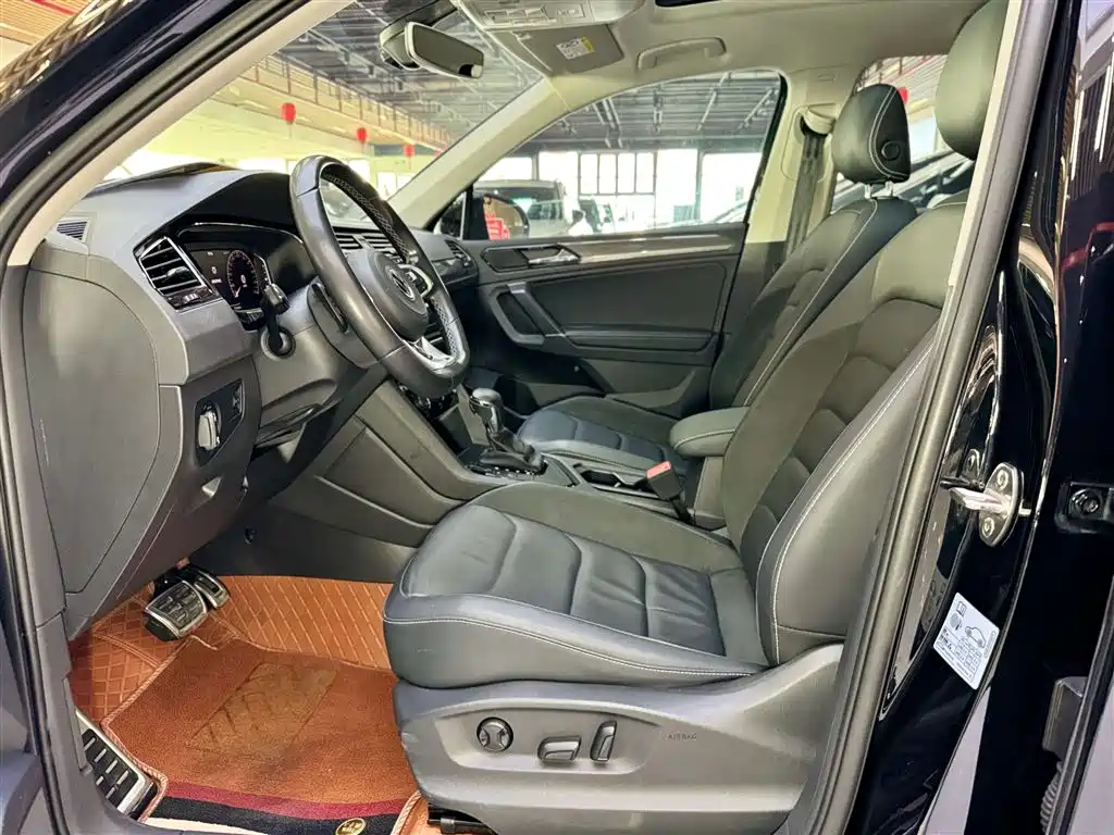 Volkswagen Tiguan L 2021 330TSI Automatic 2WD R-Line Premium фото 17
