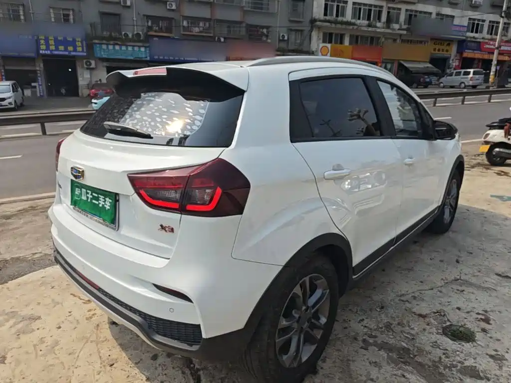 Фото 7 - Geely Vision X3