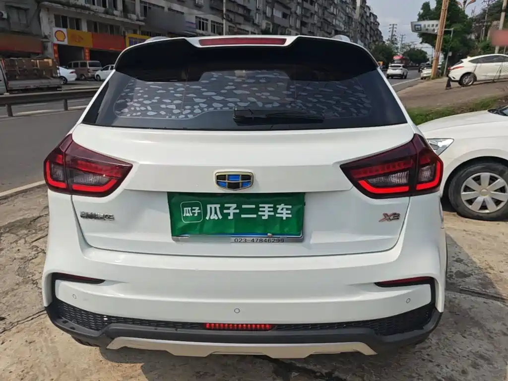 Фото 6 - Geely Vision X3