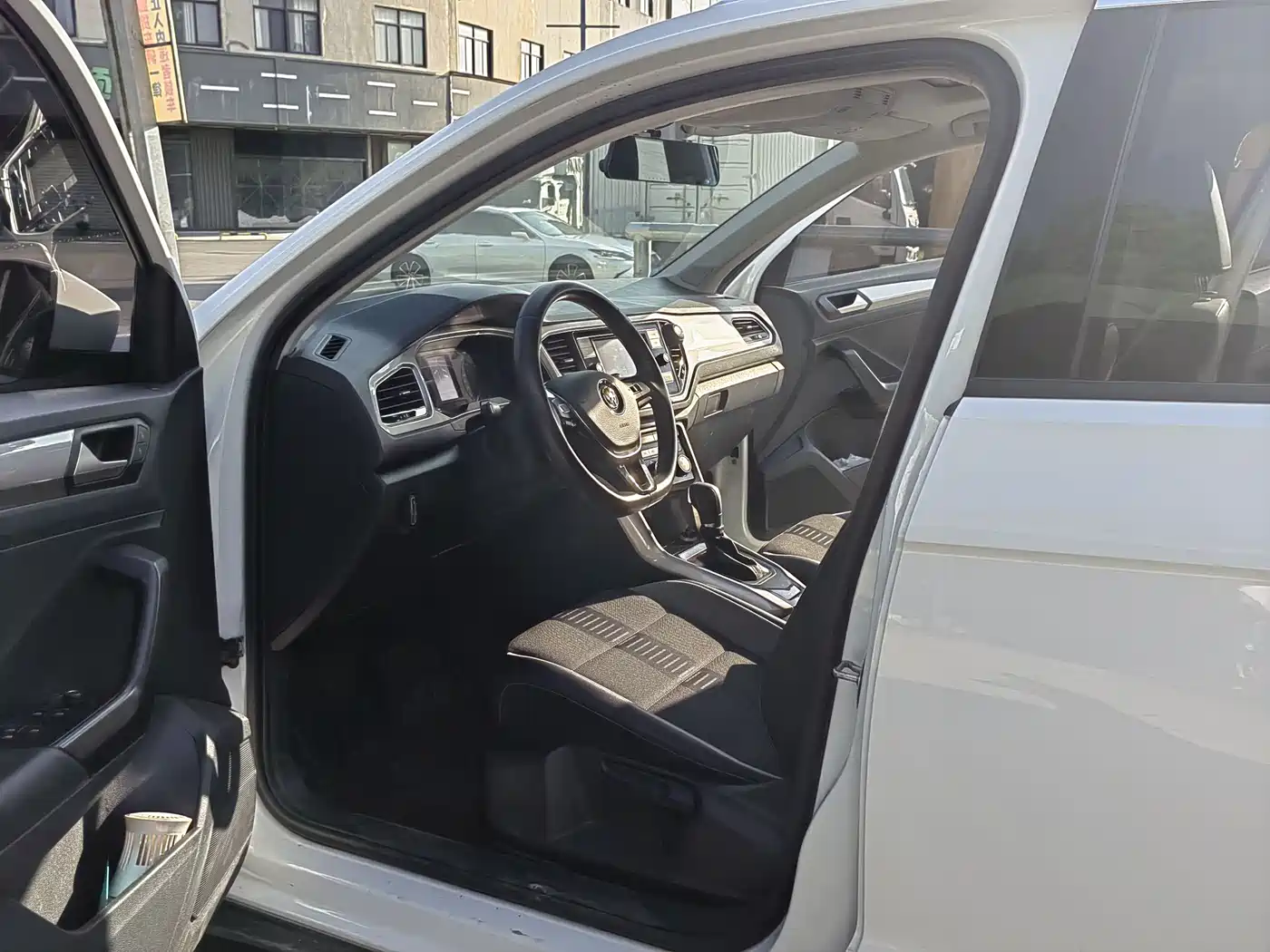 Volkswagen T-ROC 2020 230TSI DSG 2WD Progressive фото 5
