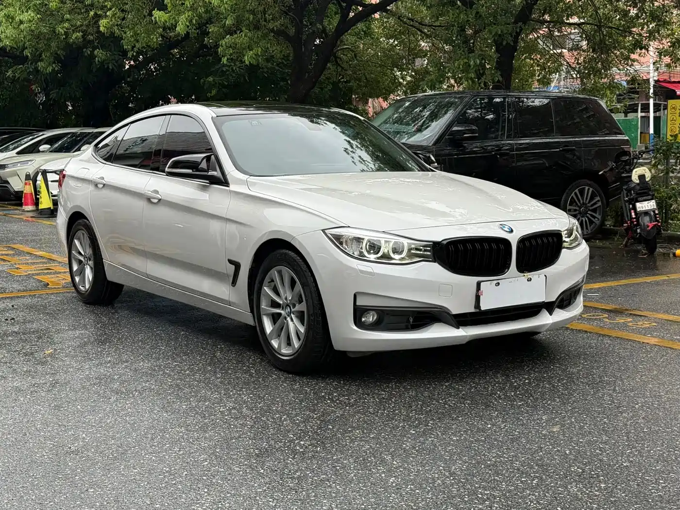 BMW 3 Series GT 2013 Model 320i Leading фото 5